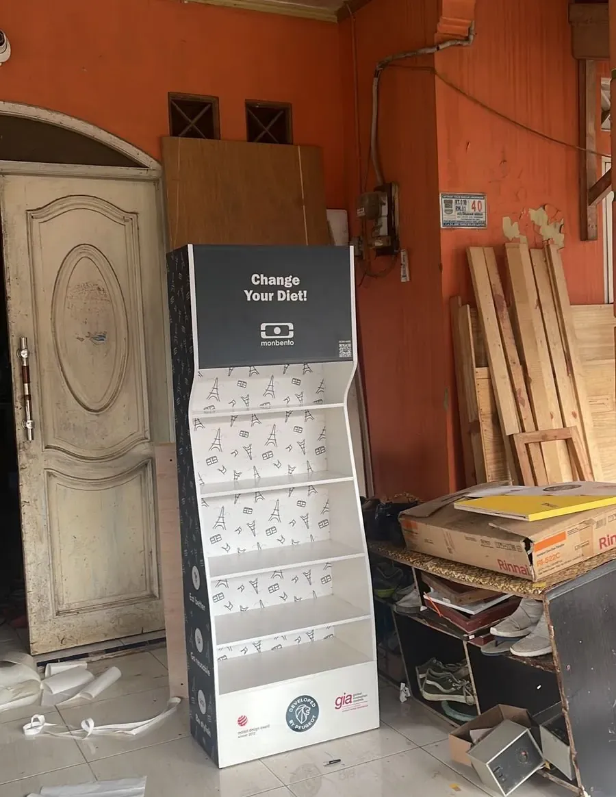Perakitan Rak Display di Workshop